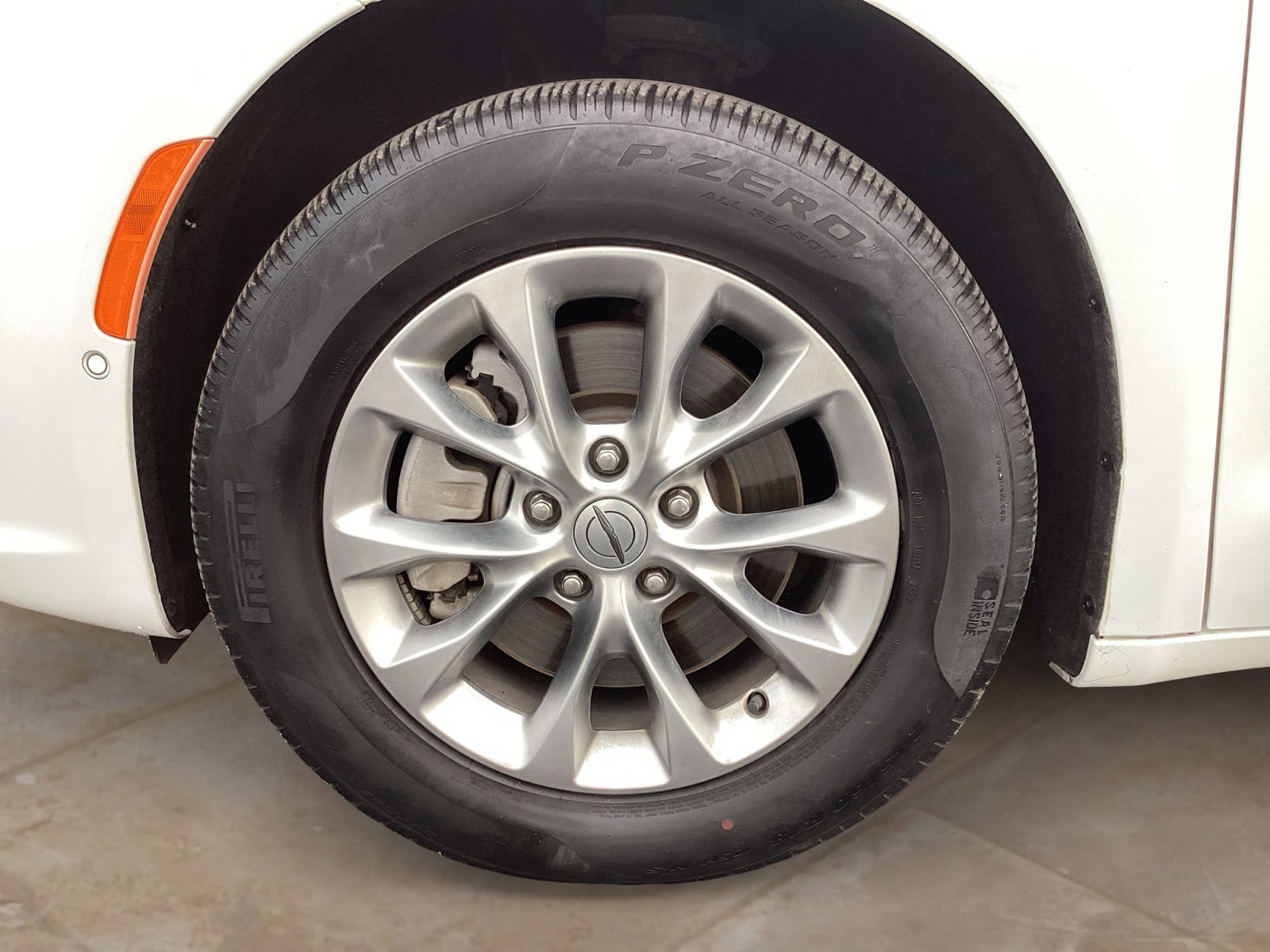 Used 2023 Chrysler Pacifica Touring-L AWD/4WD image 32