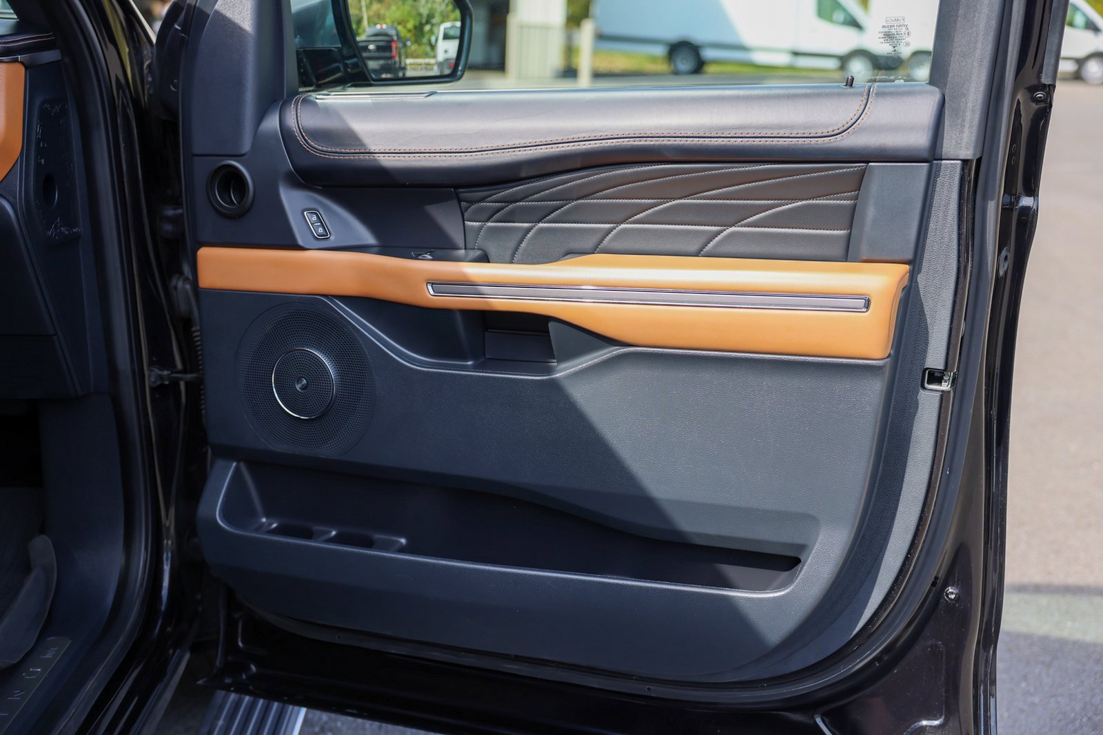 Certified 2022 Ford Expedition Platinum image 13