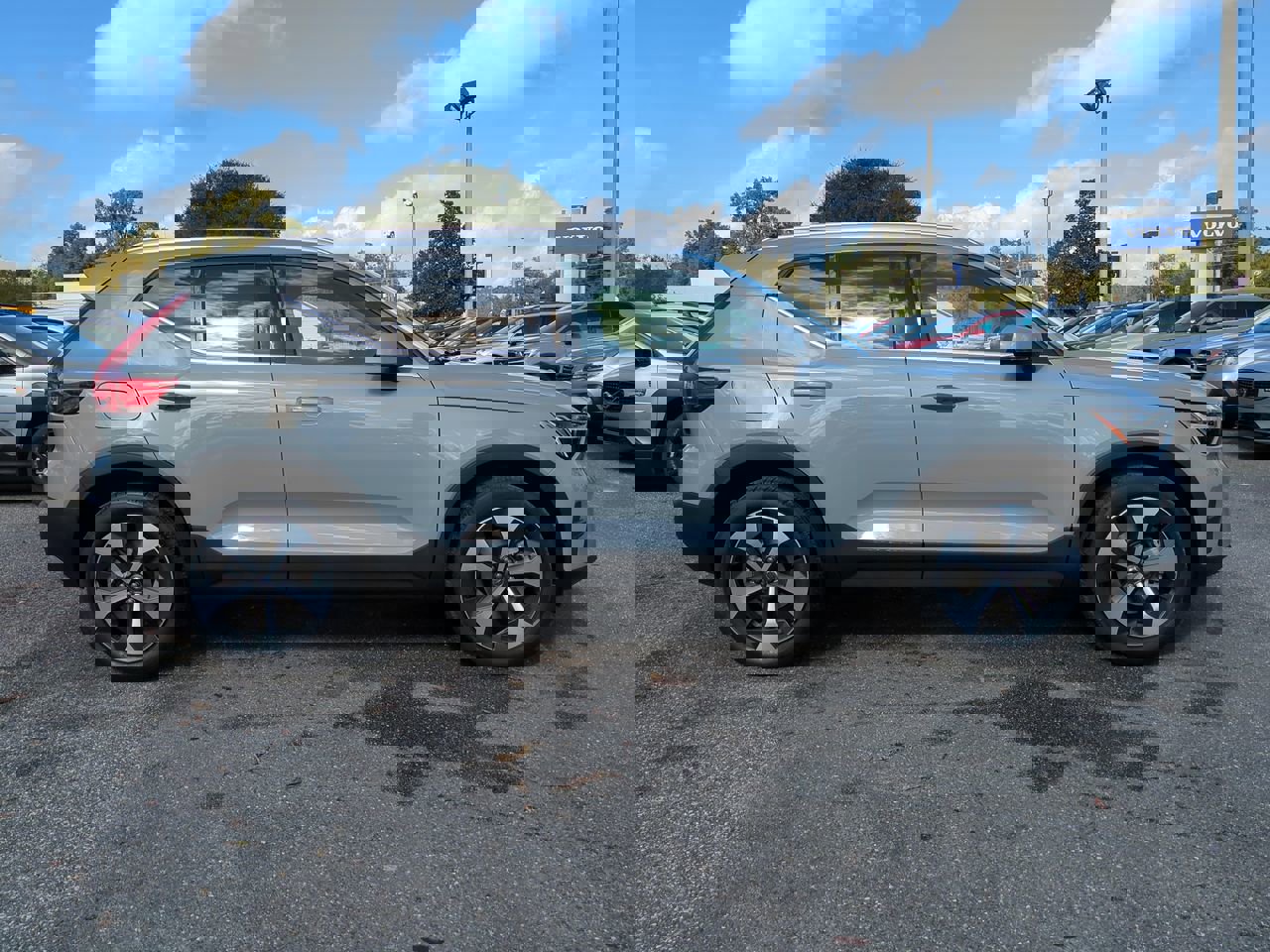 New 2025 Volvo XC40 B5 Core w/ Protection Package Premier image 3