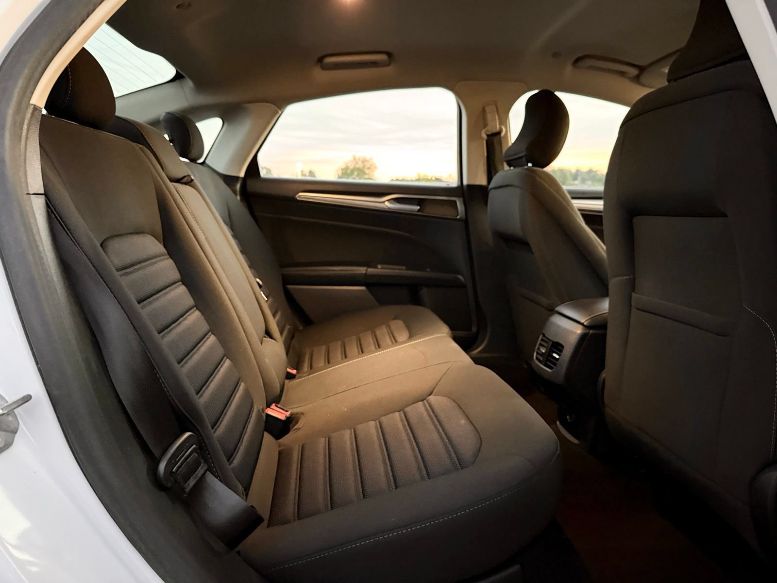 Used 2019 Ford Fusion SE FWD image 14