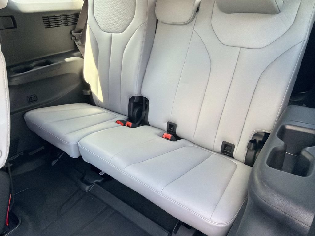 Used 2025 Hyundai Palisade SEL AWD/4WD image 12