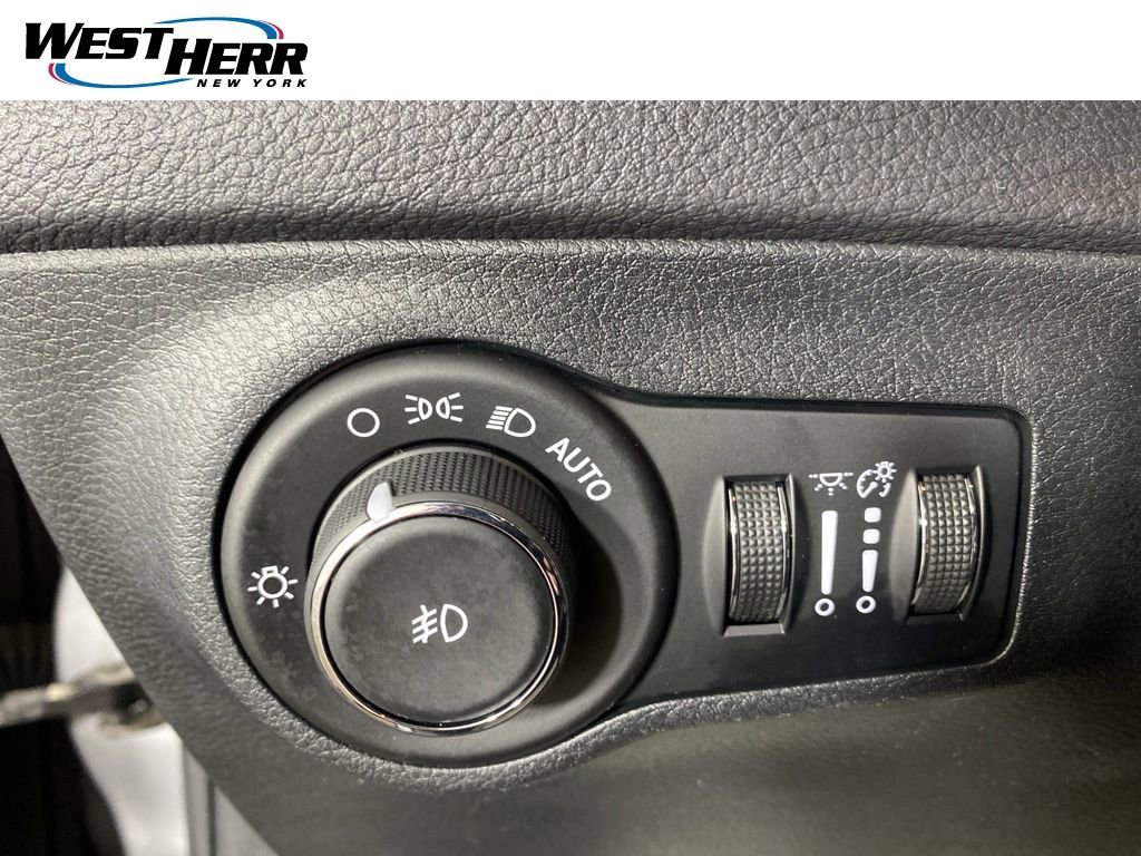 Used 2018 Jeep Compass Latitude AWD/4WD image 29
