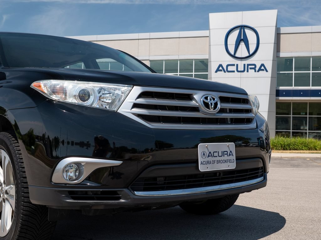 Used 2012 Toyota Highlander Limited w/ Tow Pkg AWD/4WD image 2