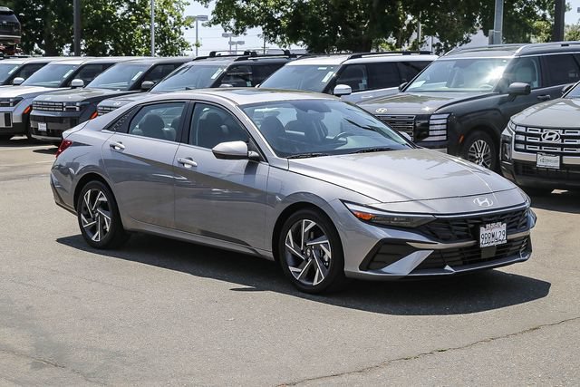 Certified 2025 Hyundai Elantra SEL FWD image 6