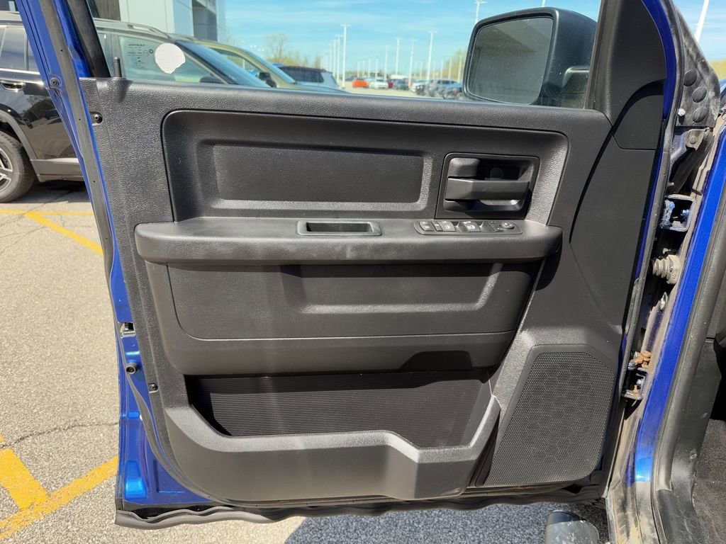 Used 2016 RAM 1500 ST w/ SXT Appearance Group image 19