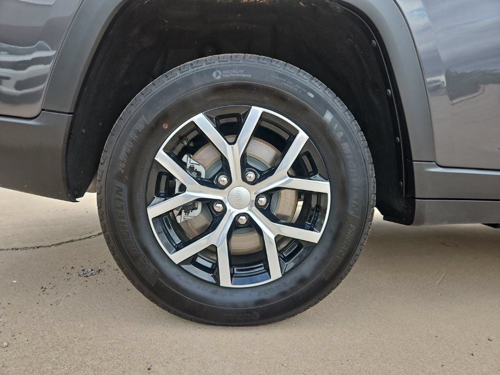 Certified 2025 Jeep Grand Cherokee L Limited w/ Luxury Tech Group II AWD/4WD image 9