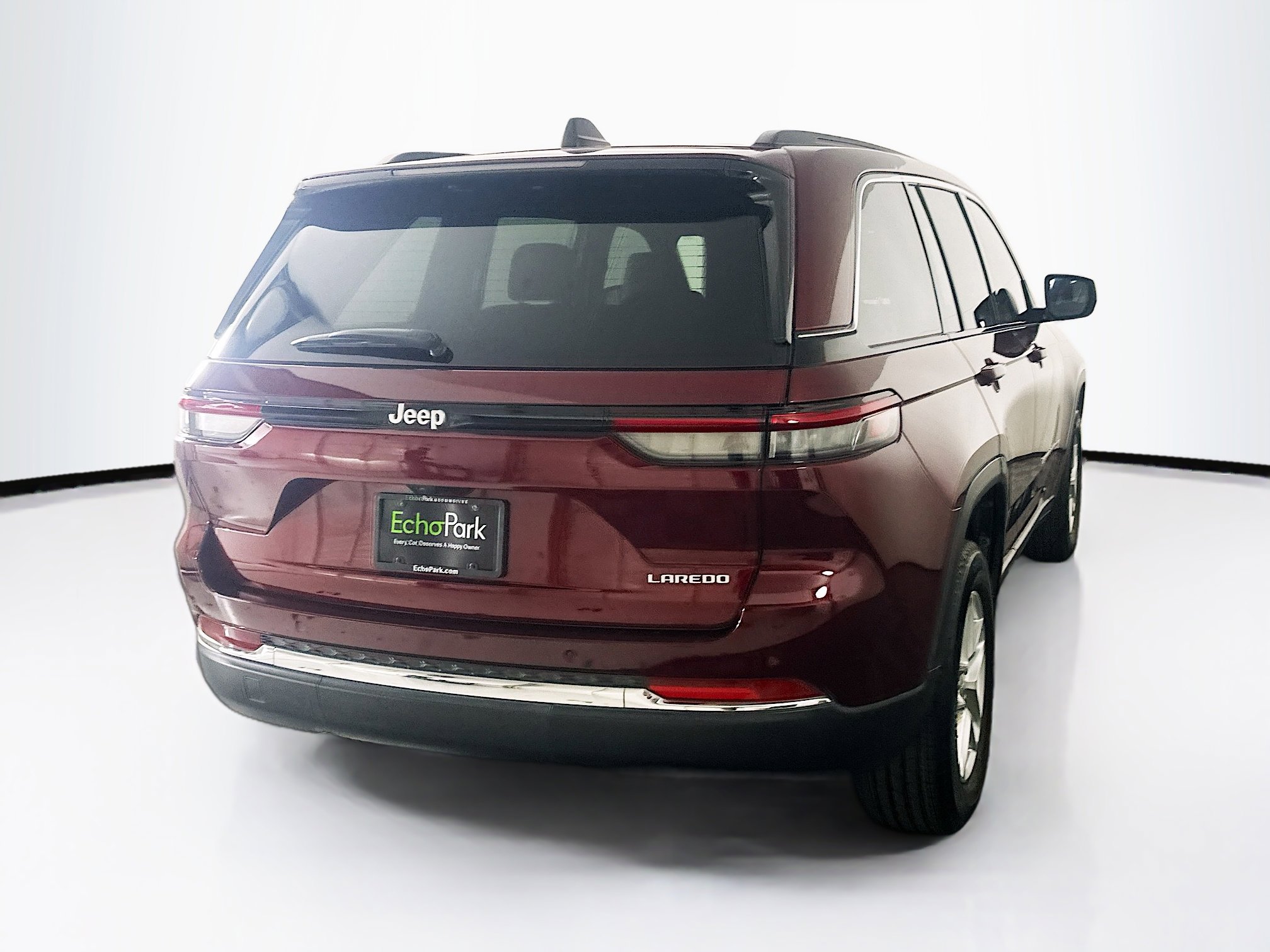 Used 2024 Jeep Grand Cherokee Laredo X image 9