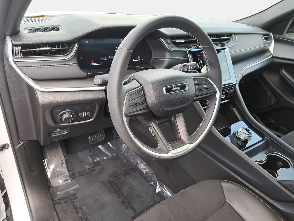 Certified 2024 Jeep Grand Cherokee Altitude AWD/4WD image 16