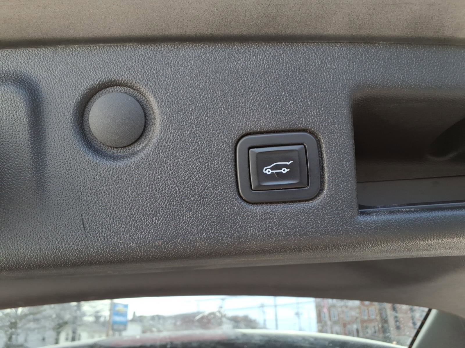 Used 2018 Chevrolet Equinox LT image 18