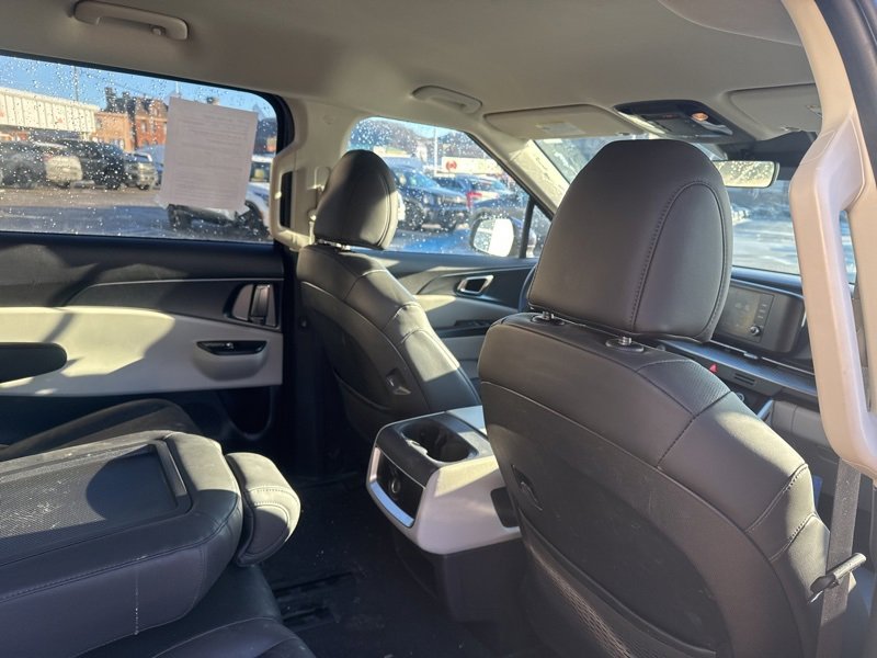 Used 2024 Kia Carnival LX image 9