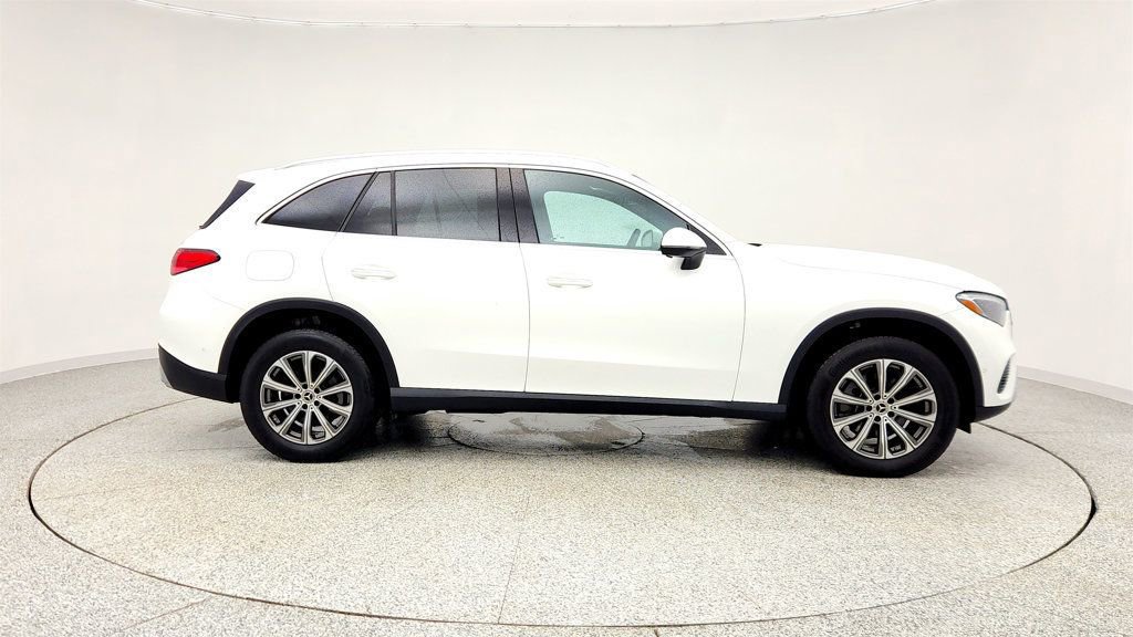 Used 2023 Mercedes-Benz GLC 300 4MATIC image 4