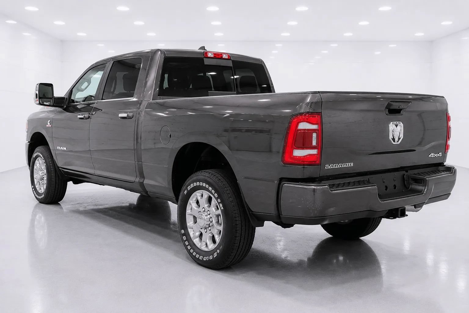 Used 2024 RAM 2500 Laramie AWD/4WD image 3