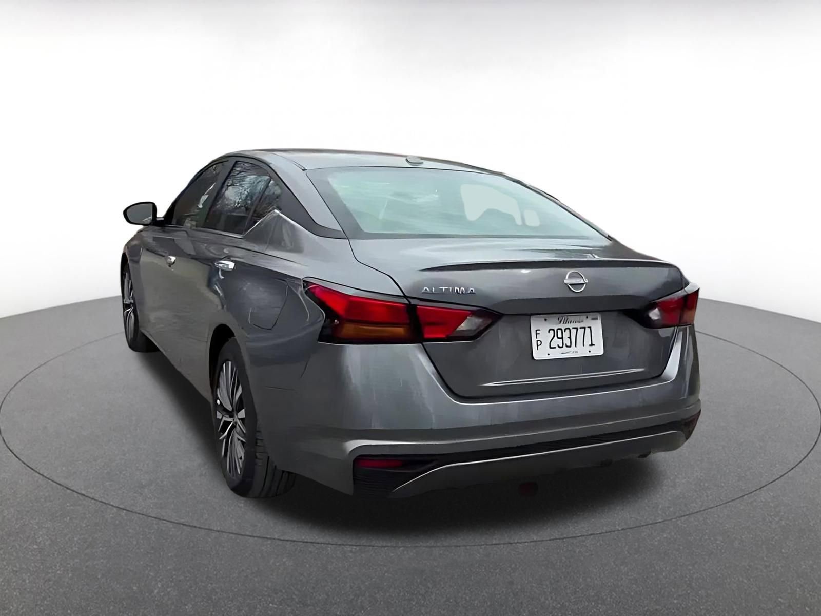 Used 2025 Nissan Altima 2.5 SV image 11