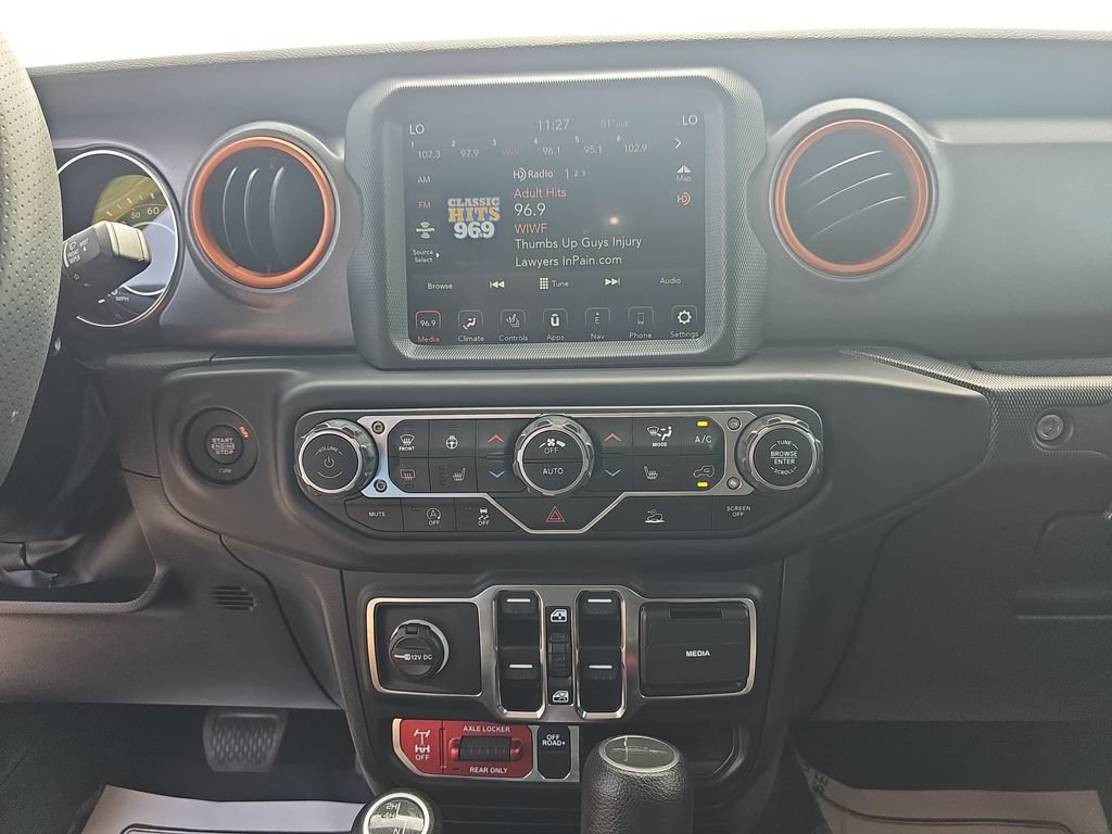 Used 2023 Jeep Gladiator Mojave w/ Cold Weather Group AWD/4WD image 20
