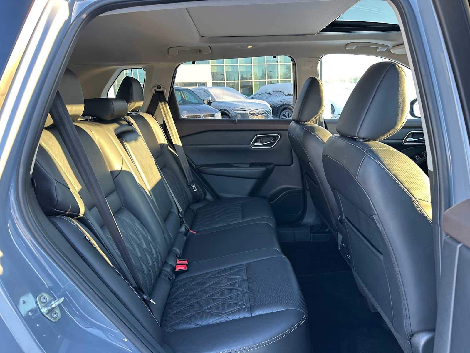 Used 2021 Nissan Rogue Platinum image 12