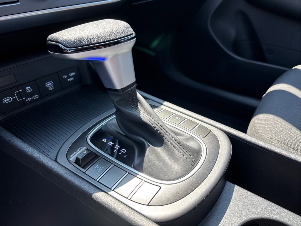 Certified 2025 Hyundai Kona SE image 27