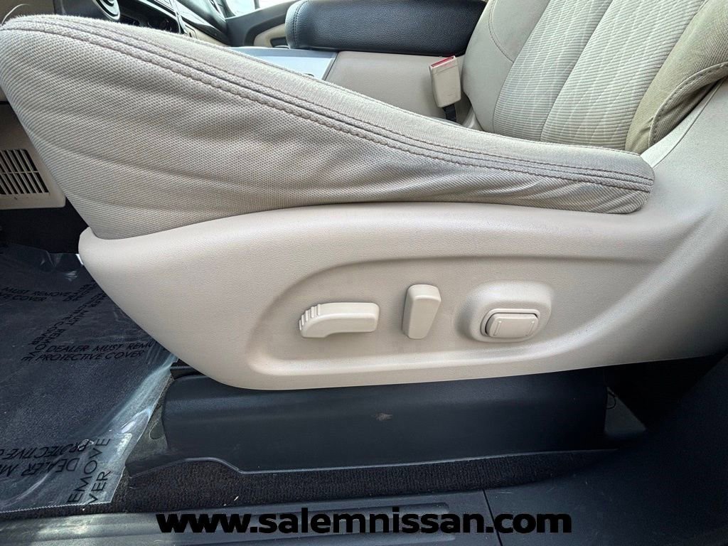 Used 2017 Nissan Titan SV image 8