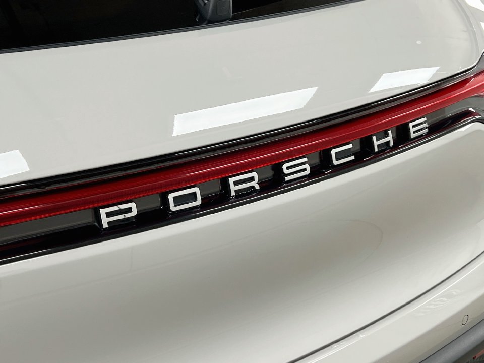 Certified 2024 Porsche Macan AWD/4WD image 33