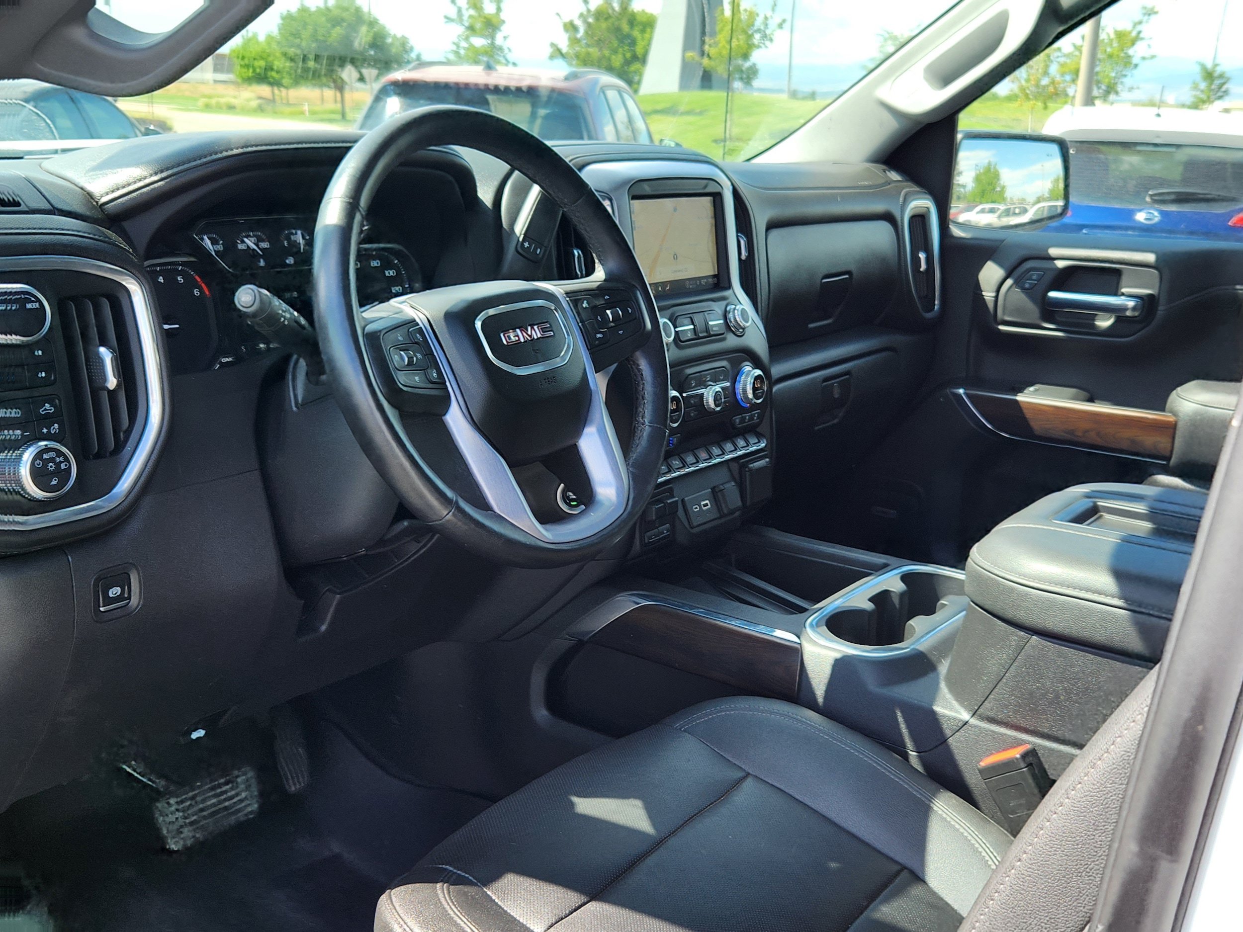 Used 2022 GMC Sierra 1500 SLT w/ SLT Premium Plus Package AWD/4WD image 7