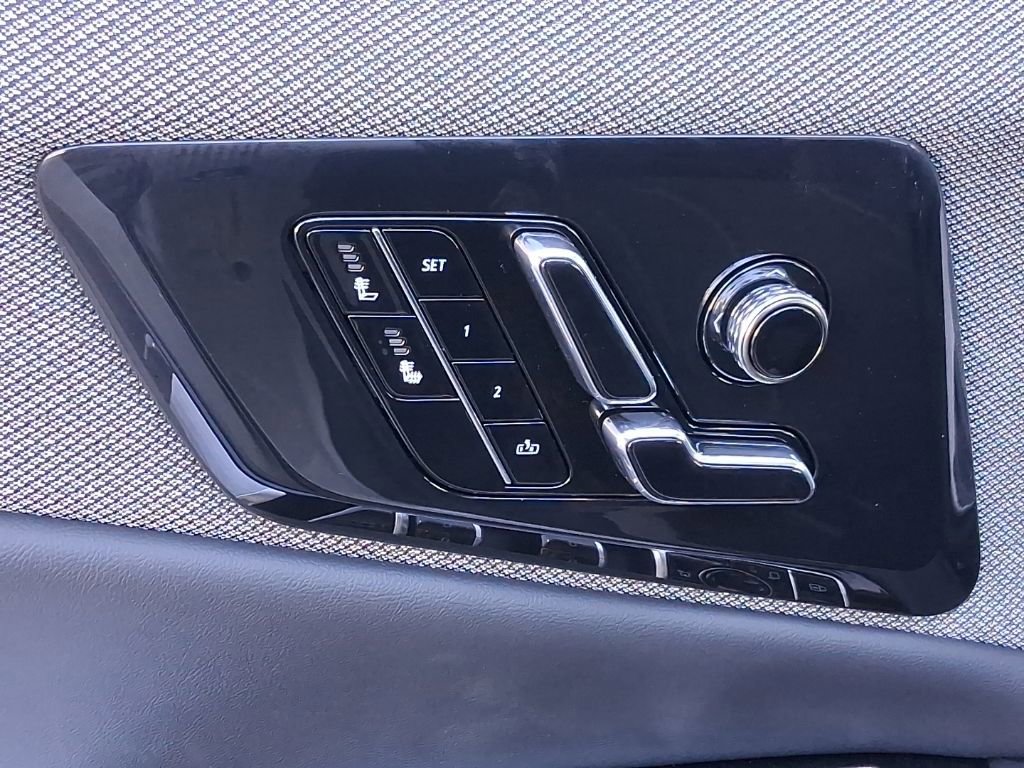 New 2026 Cadillac Optiq Sport 1 w/ LPO, ONYX Package RWD image 20
