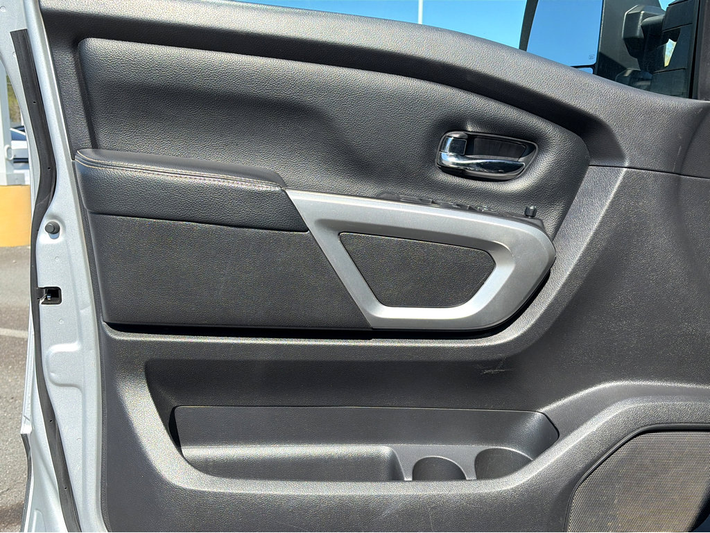 Used 2017 Nissan Titan PRO-4X AWD/4WD image 16