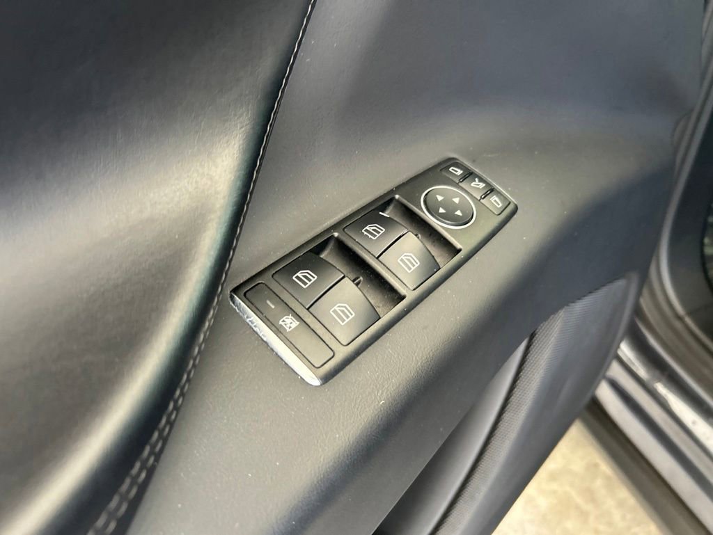 Used 2018 Tesla Model X 75D AWD/4WD image 38