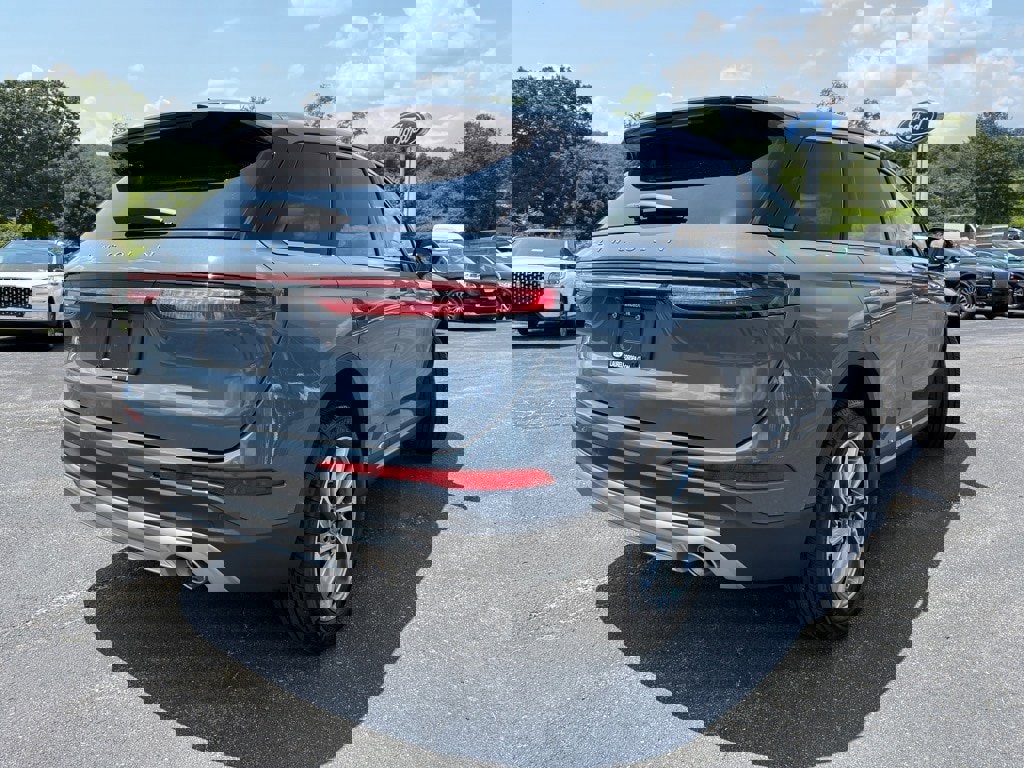 New 2025 Lincoln Corsair AWD w/ Equipment Group 101A image 3