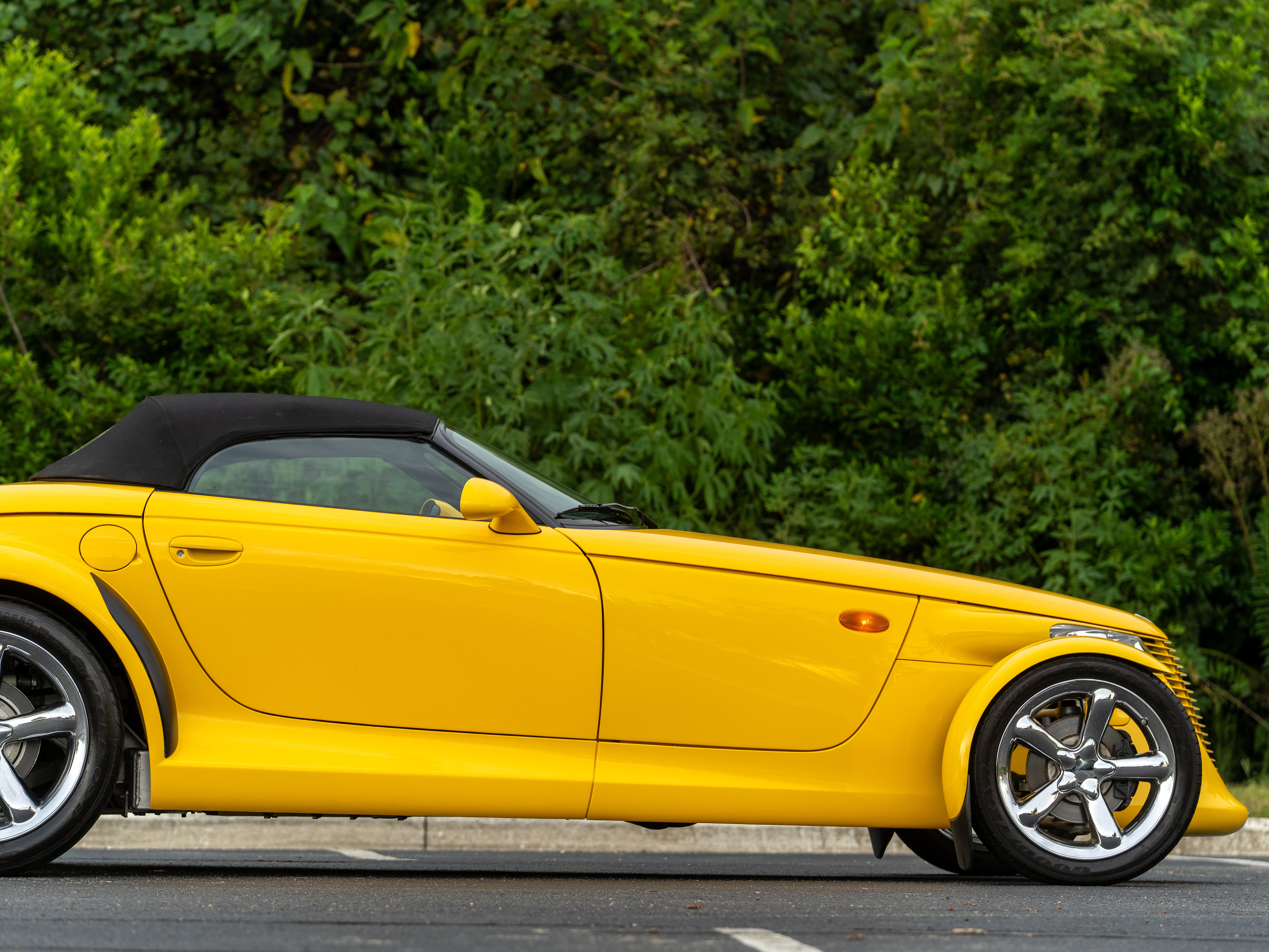 Used 2002 Chrysler Prowler RWD image 7