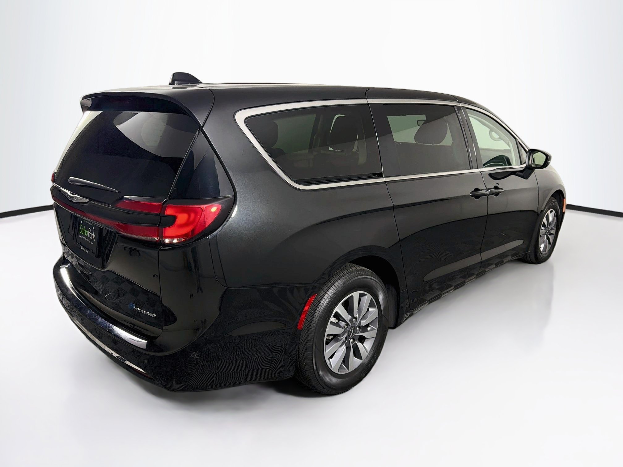Used 2023 Chrysler Pacifica Touring-L FWD image 9