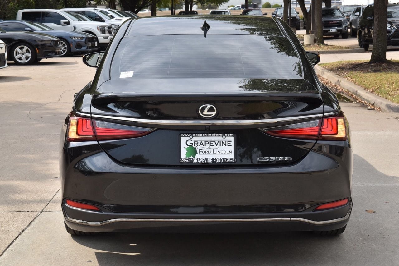Used 2024 Lexus ES 300h F Sport w/ Accessory Package (Z1) FWD image 9