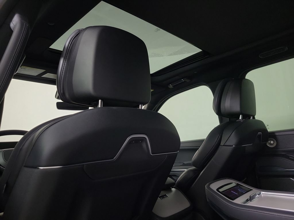 New 2025 Lincoln Navigator Reserve w/ Jet Appearance Package AWD/4WD image 14