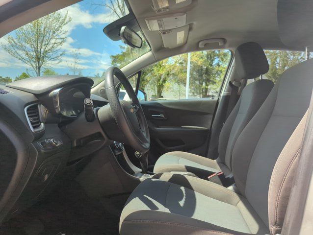 Used 2020 Chevrolet Trax LS w/ Tint and Cruise Package image 11