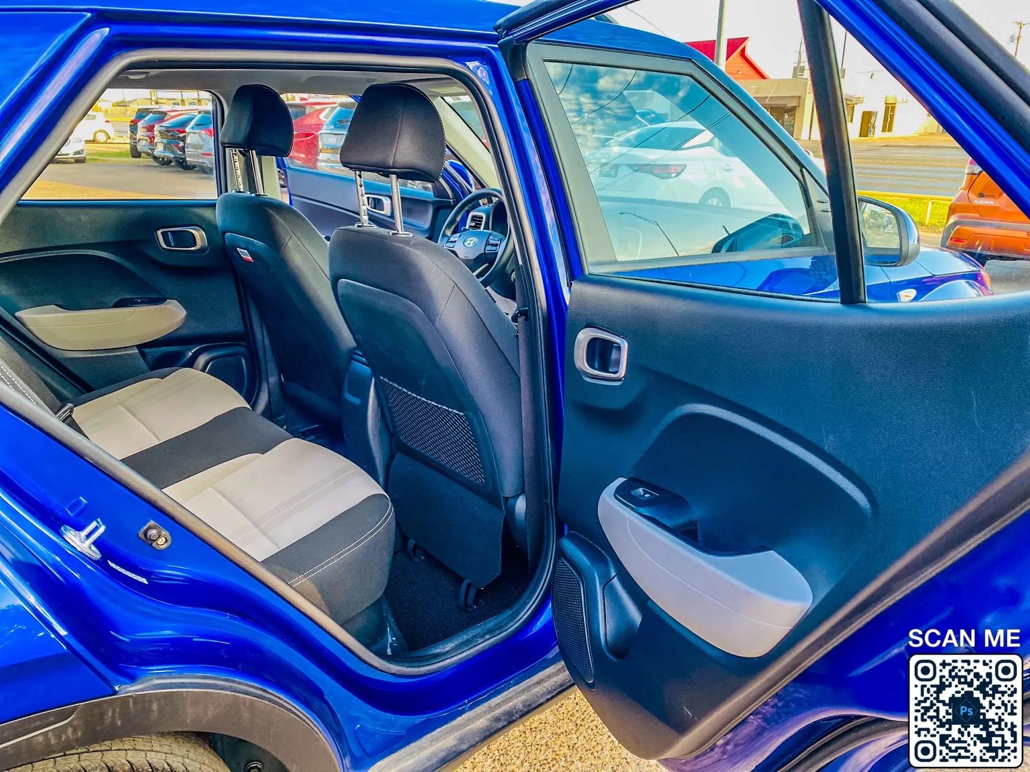 Used 2023 Hyundai Venue SEL image 14