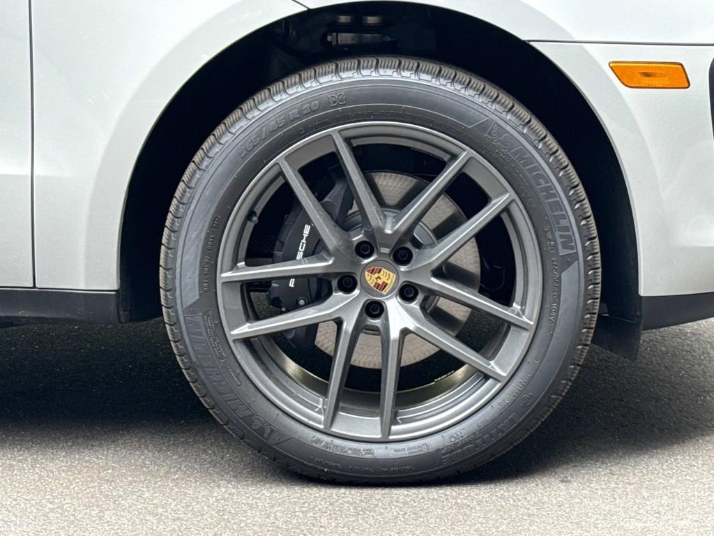 Certified 2025 Porsche Macan Turbo AWD/4WD image 8