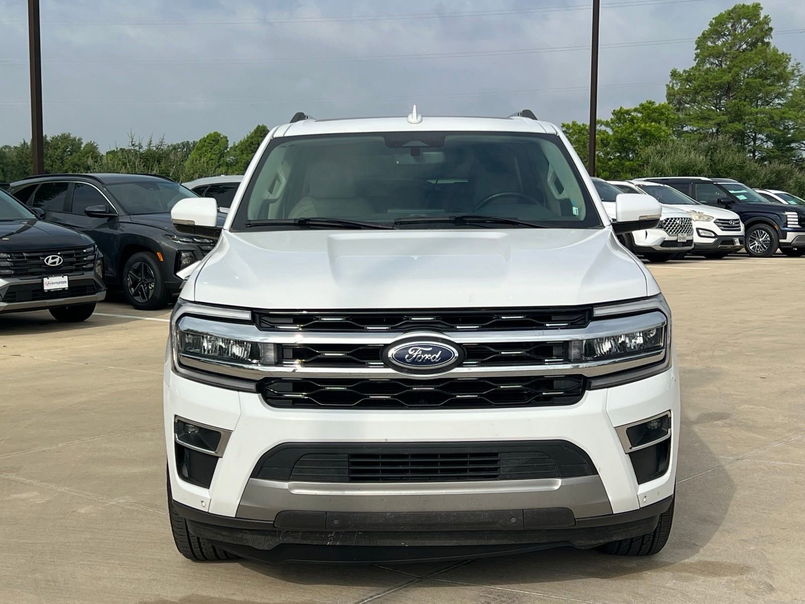 Used 2024 Ford Expedition Limited RWD image 2