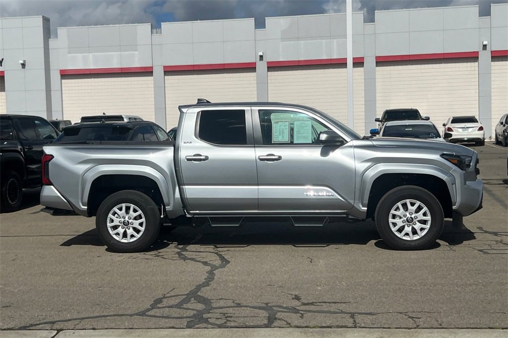 Used 2025 Toyota Tacoma SR5 image 3