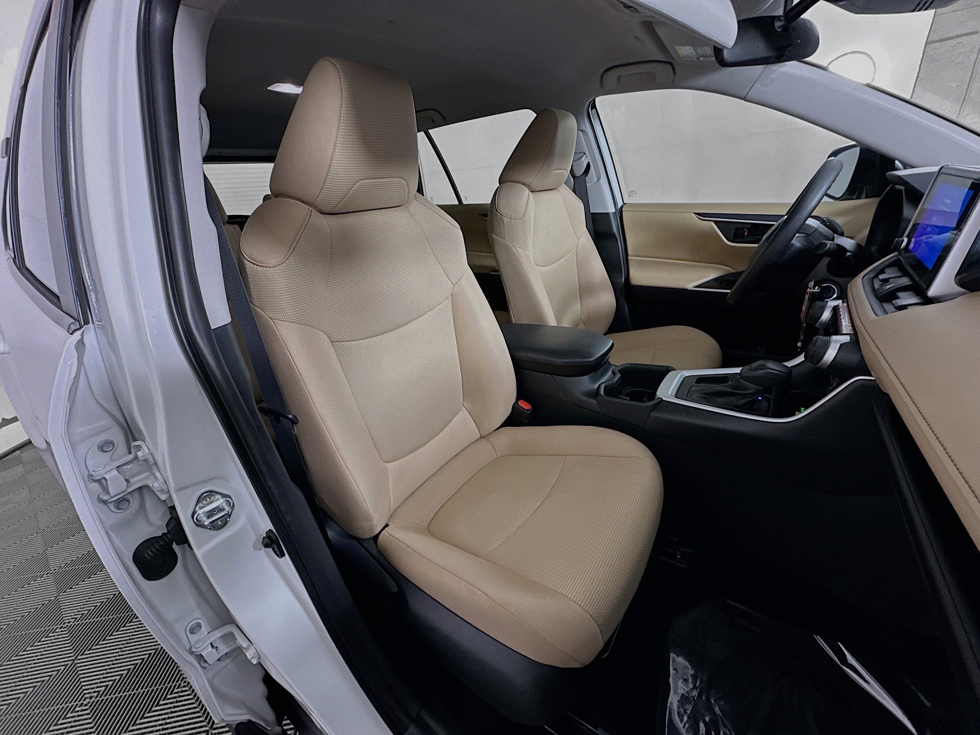Certified 2025 Toyota RAV4 LE FWD image 27