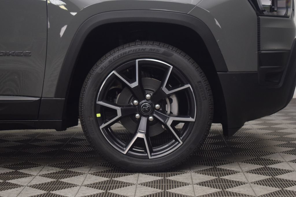 New 2026 Jeep Cherokee Overland w/ Advanced Pro Tech Group AWD/4WD image 6