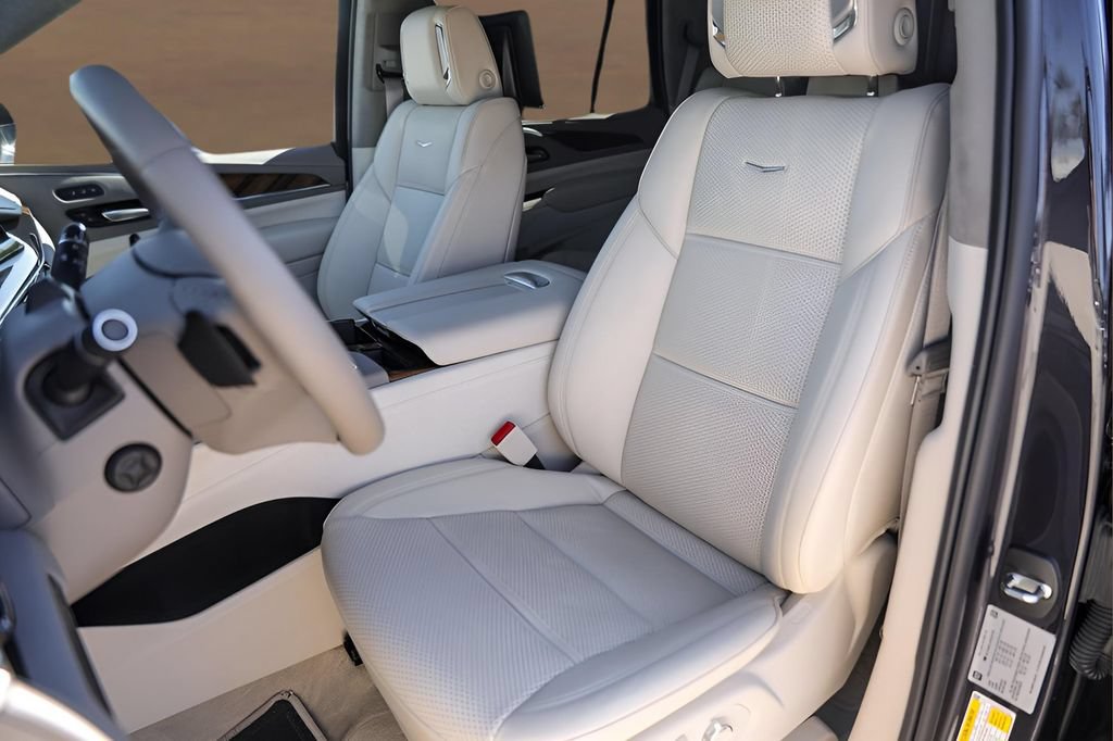 Used 2024 Cadillac Escalade Premium Luxury Platinum w/ Heavy-Duty Trailer Package AWD/4WD image 7