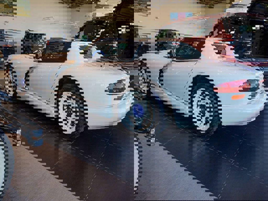 Used 1996 Dodge Viper RT/10 image 4