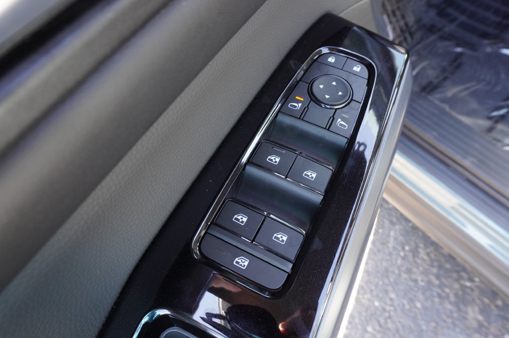 New 2026 Nissan Pathfinder SL FWD image 16
