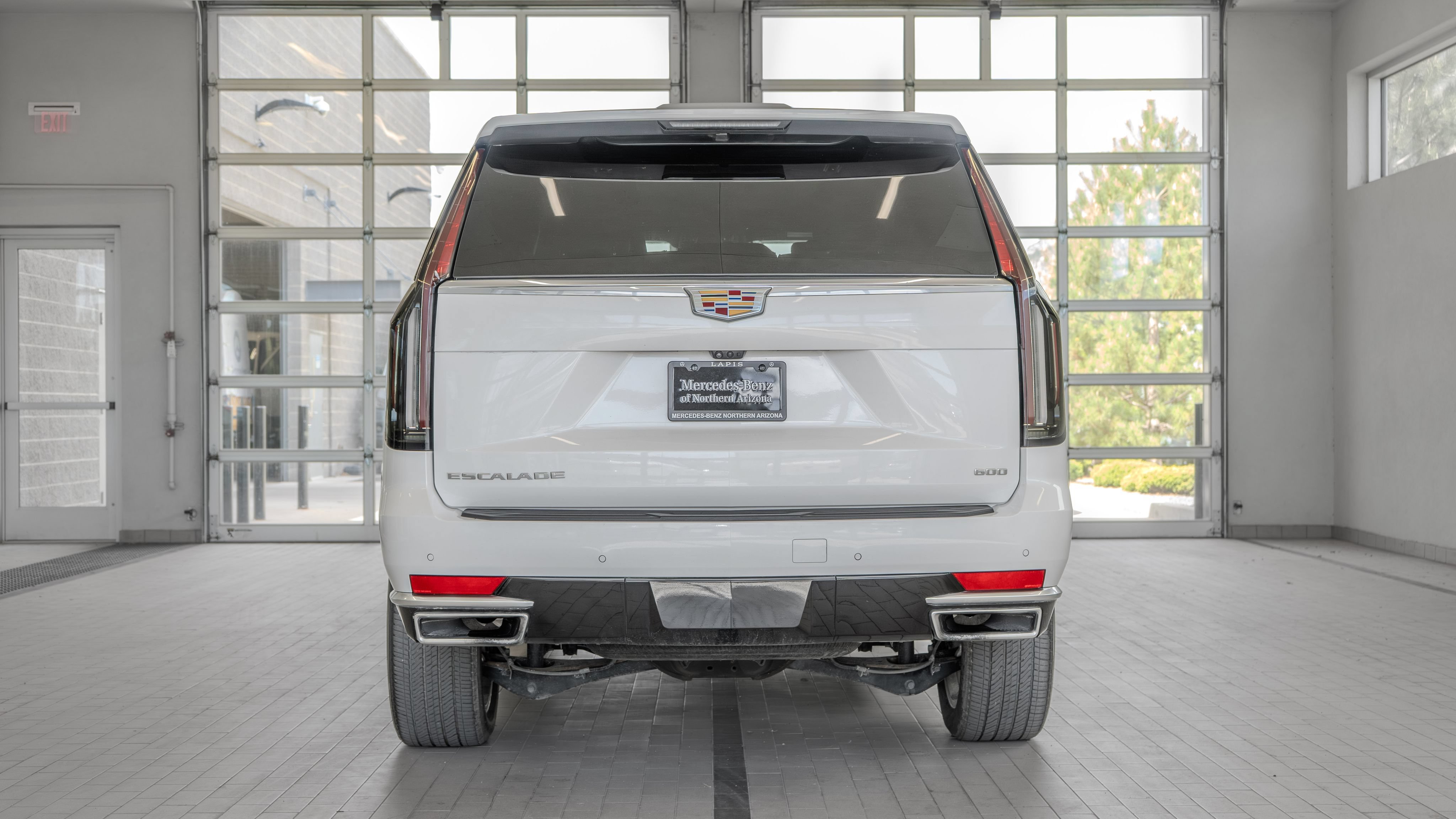 Used 2023 Cadillac Escalade Premium Luxury AWD/4WD image 14