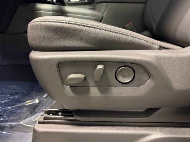 New 2026 Chevrolet Suburban LT w/ Comfort Package AWD/4WD image 17