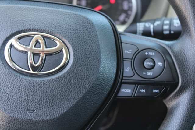 Used 2022 Toyota RAV4 XLE FWD image 21