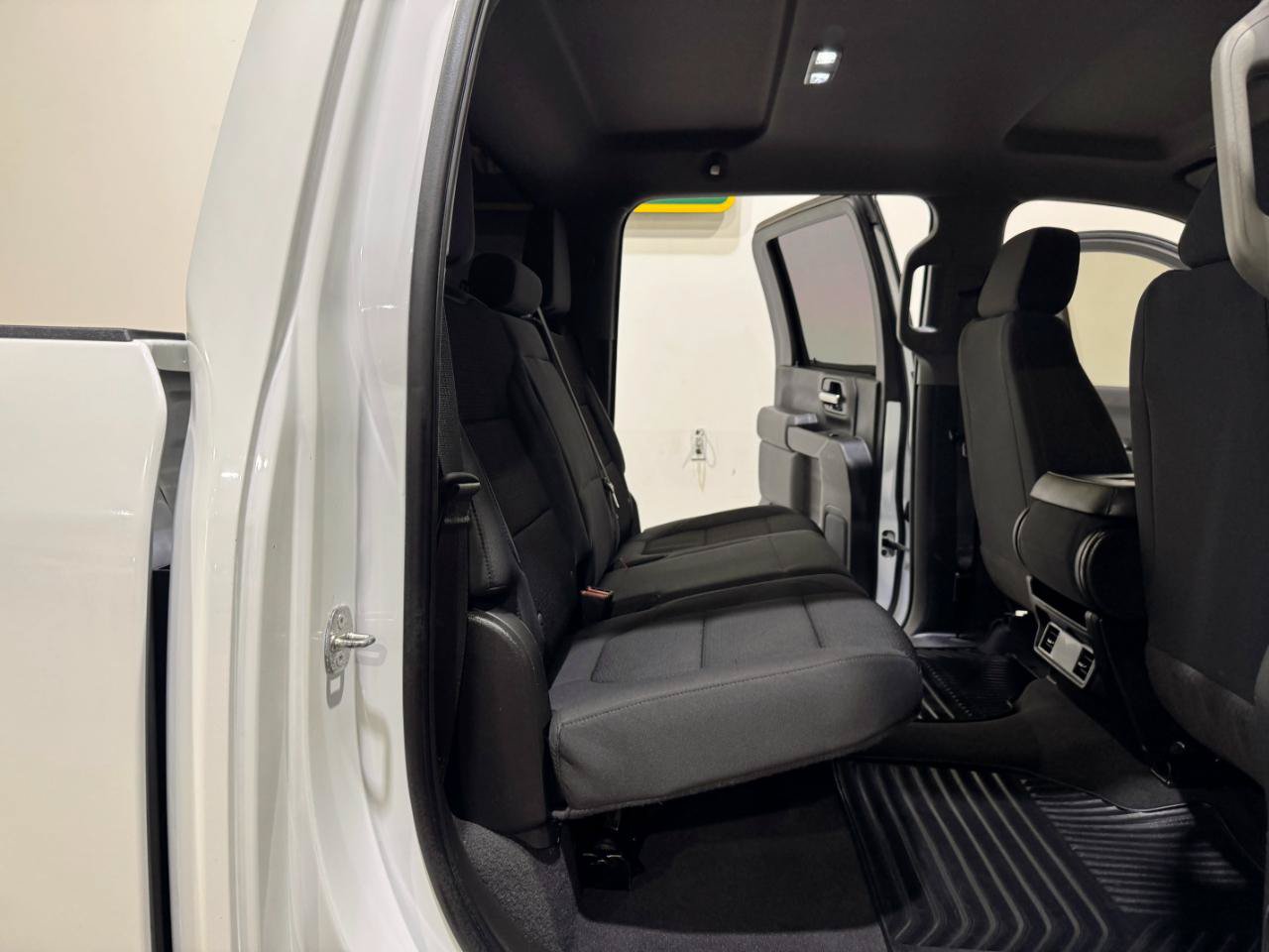 Used 2021 Chevrolet Silverado 2500 Custom w/ Custom Value Package AWD/4WD image 17