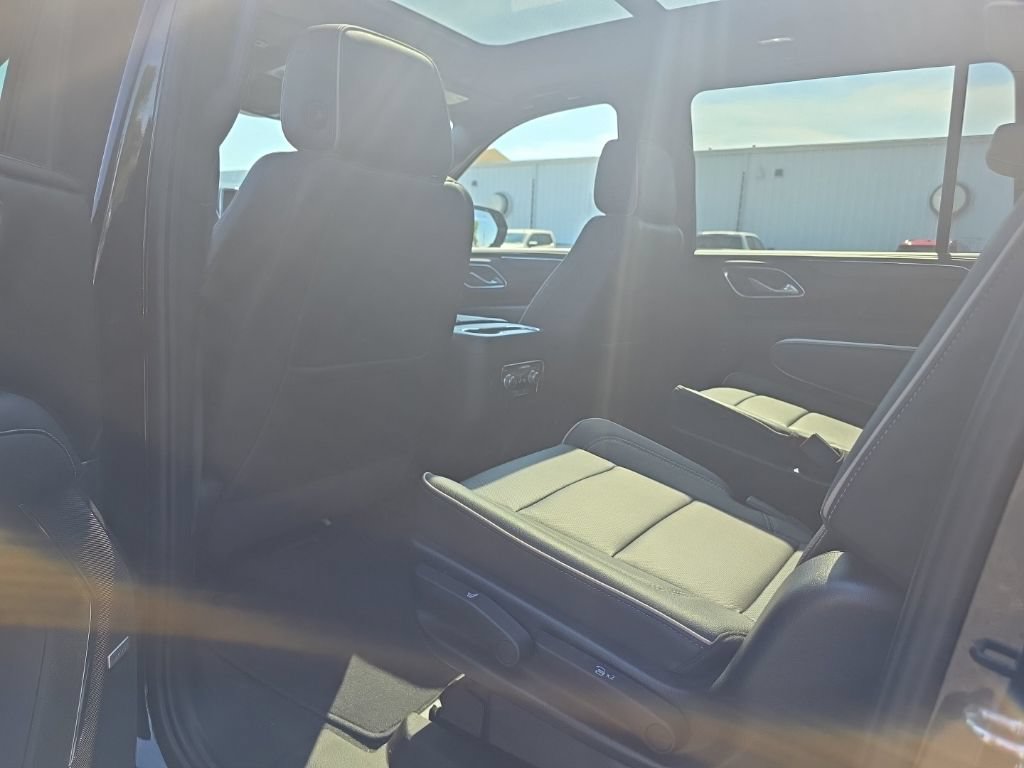Used 2023 GMC Yukon XL SLT w/ SLT Luxury Package AWD/4WD image 10