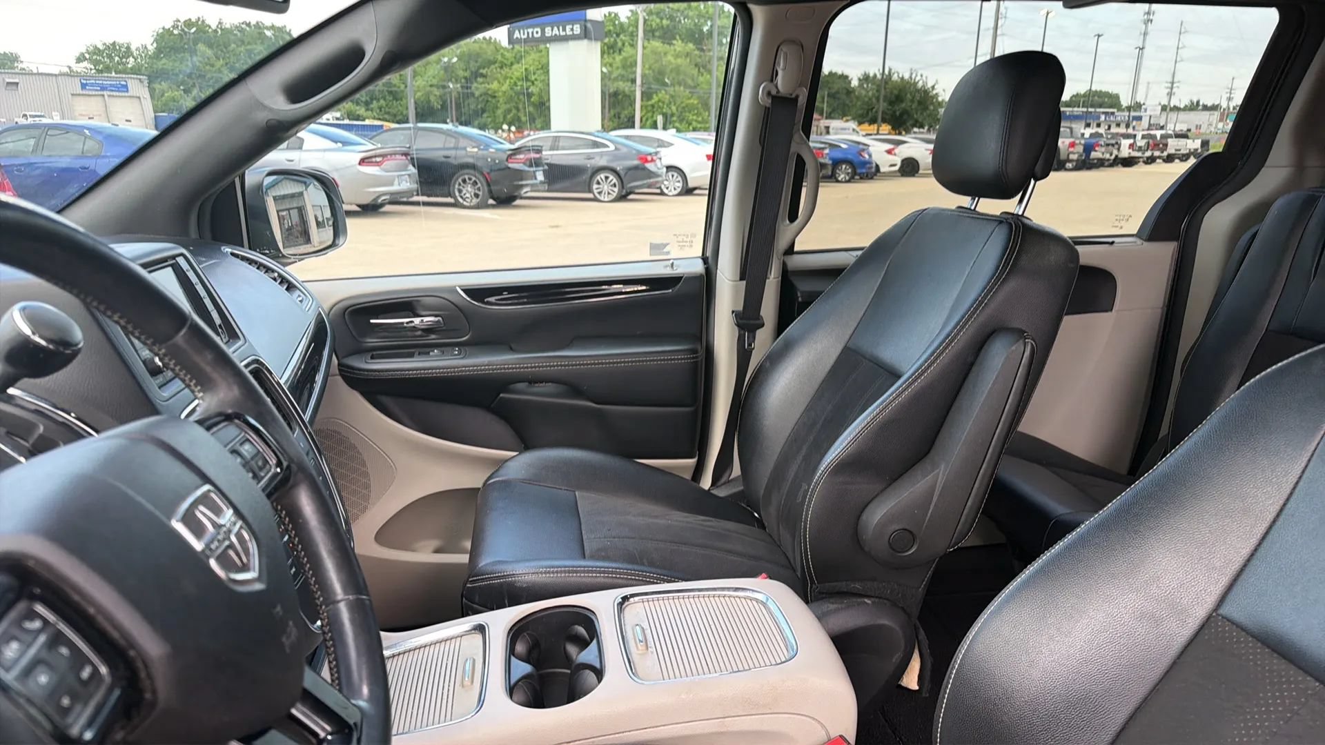 Used 2019 Dodge Grand Caravan SXT w/ Driver Convenience Group FWD image 58