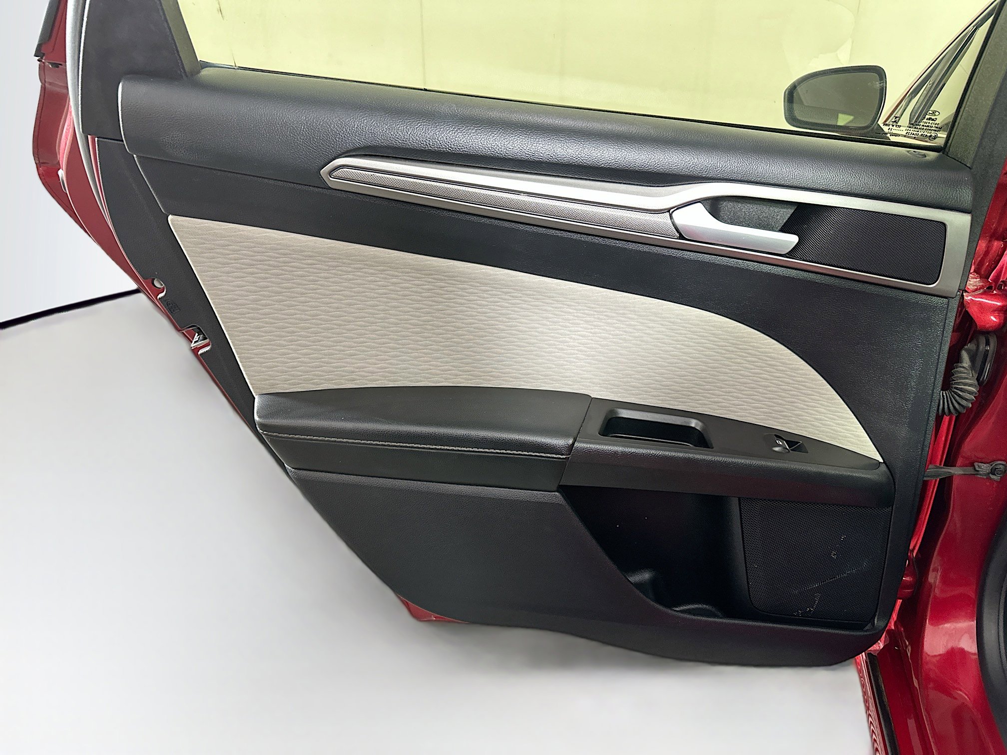 Used 2020 Ford Fusion SE w/ Equipment Group 151A image 25