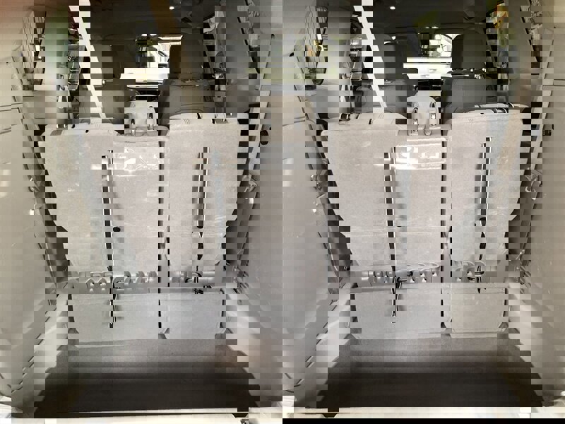 Used 2020 Chrysler Voyager LX image 27