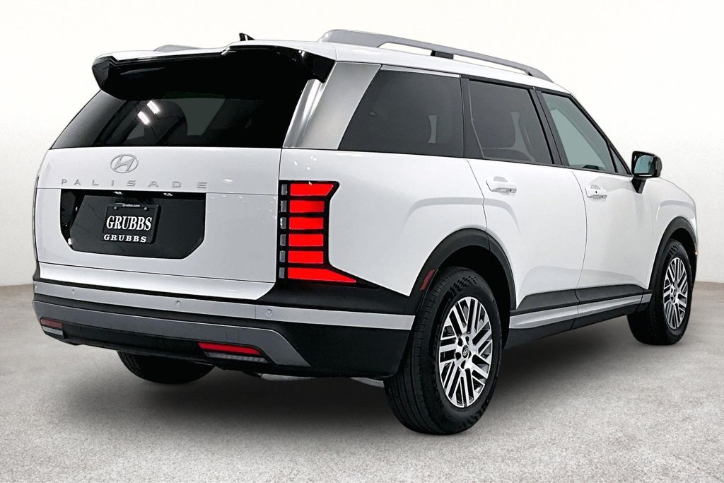 Used 2026 Hyundai Palisade SEL FWD image 2